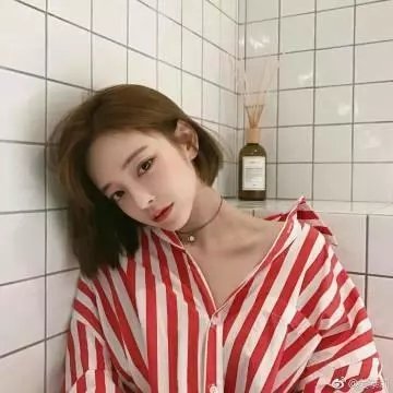 追梦的黎族女娃娃